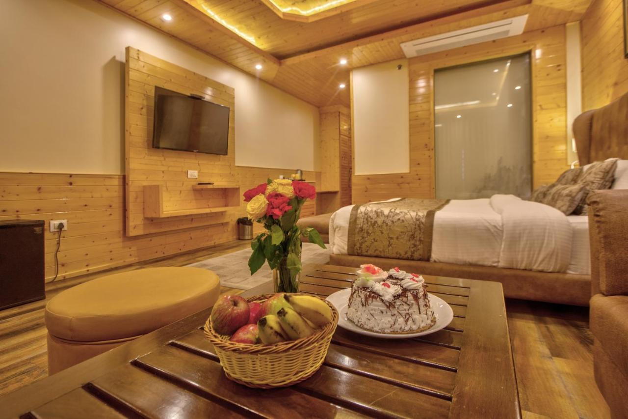 The Holiday Villa Resorts & Spa 마날리 외부 사진